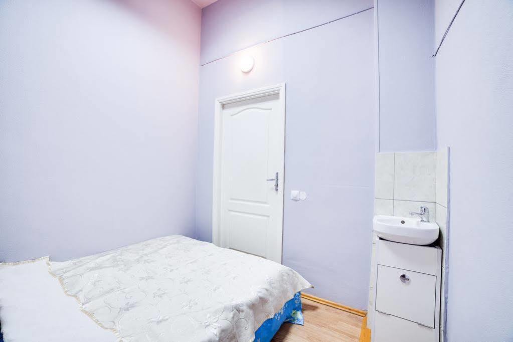 Night & Day Hostel Kiev Exterior foto